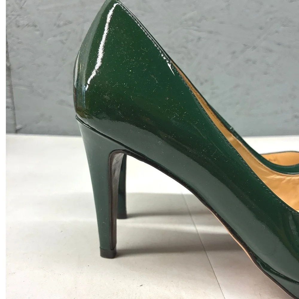 Cole Haan no visible